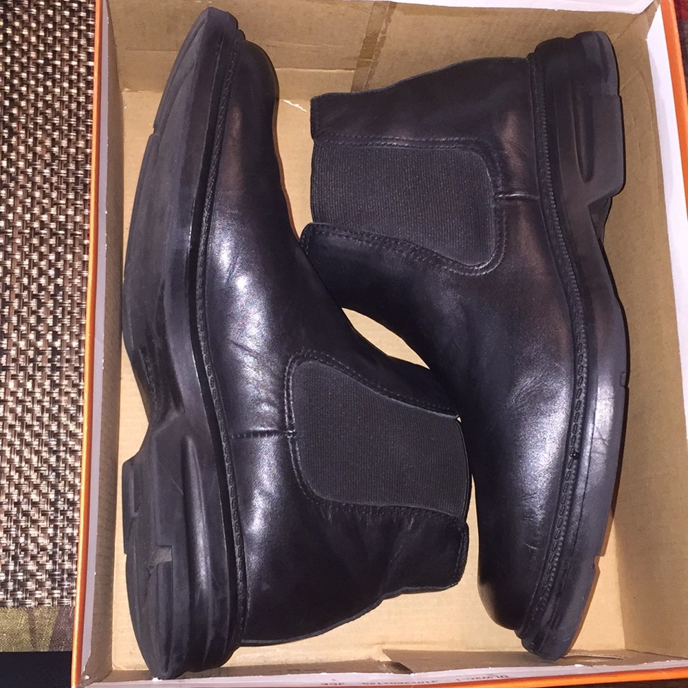 Black pair of dress boots